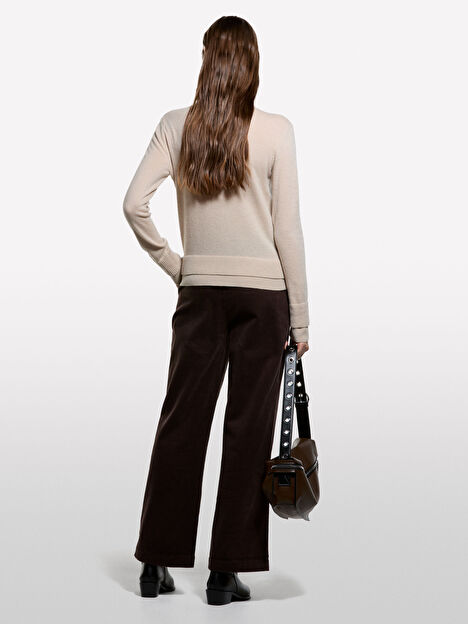 Resim Kadın Bej Yün Karışımlı Nervür Detaylı Balıkçı Yaka Kazak