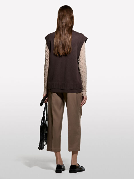 Resim Kadın Koyu Kahverengi Yün Karışımlı Nervür Detaylı Düğmeli V Yaka Yelek